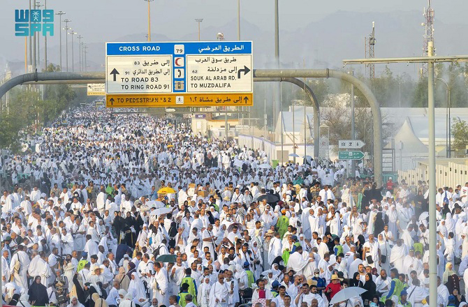 میدان عرفات میں حاجیوں کا قافلہ۔