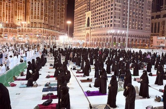 Haji praying in Makkah. Photo: INN