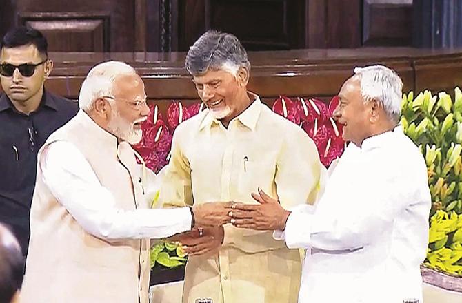 The current NDA government led by Modi is at the mercy of Chandrababu and Nitish. Photo: INN.