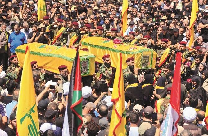 Muhammad Hussain Qasim and Abbas Ahmed Sarwar, who died in the Israeli attack in Lebanon on Friday, were buried on Saturday. Jim Ghafir can be seen in the funeral procession. Photo: INN