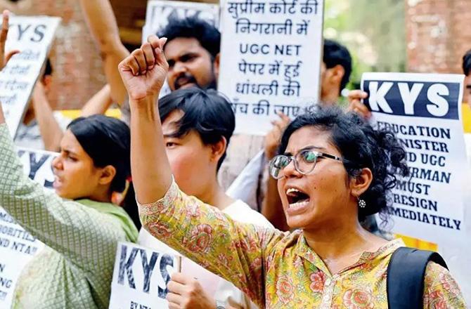 Students protest against NET exam. Photo: INN