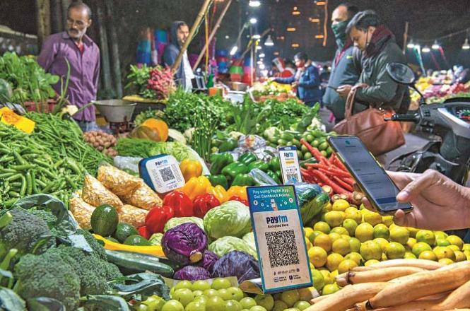 Be it a small vendor selling vegetables, milk, bread and pao or a supermarket, the situation is that everyone nowadays has a QR code available and happily accepts online payments.