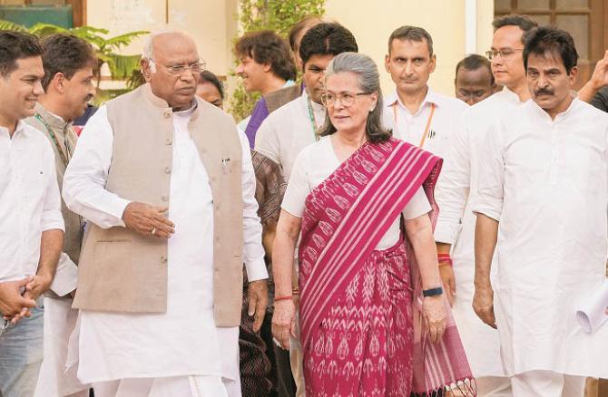 Sonia Gandhi and Mallikarjan Kharge. Photo: PTI