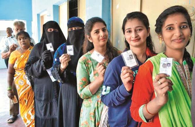 In recent elections, women have also asserted their status by exercising their right to vote. Photo: INN