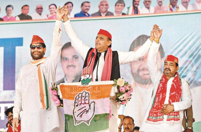 Akhilesh Yadav`s `India` alliance candidate rally in Jhansi, also attended by Rahul Gandhi. Photo: INN