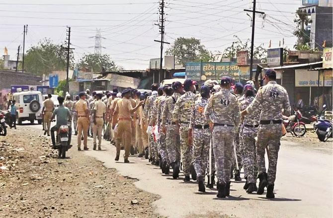 Police conducted a flag march in the city. Photo: Agency