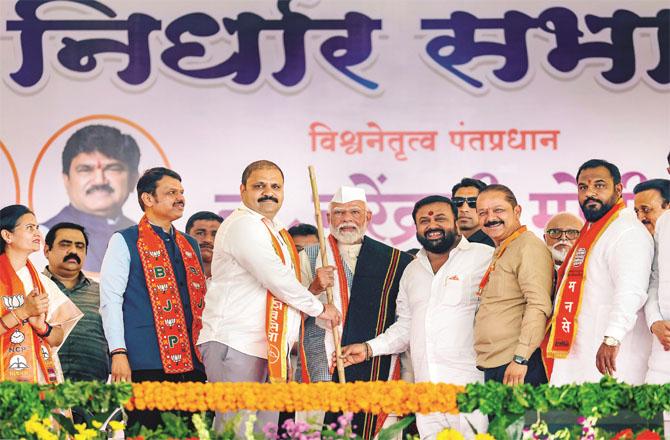 BJP leaders welcoming the Prime Minister in a meeting held at Pipal village. (Photo: PTI)