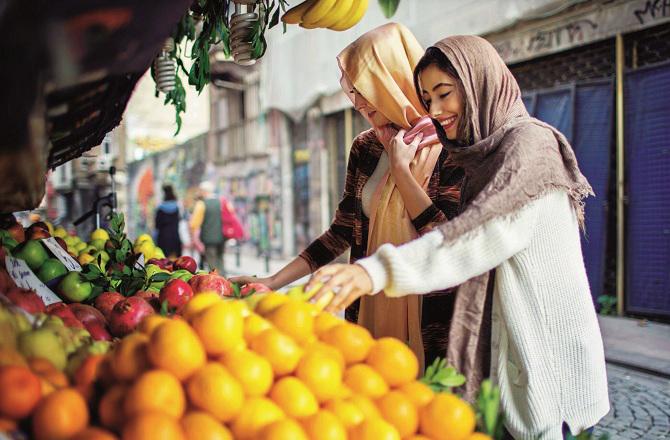 Vegetables and fruits of every color have special ingredients that help keep a person healthy. Photo: INN