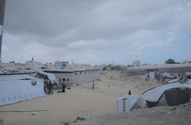 Gaza, people displaced by the war have built tents. Image: X