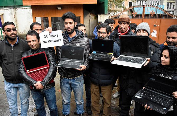 People face problems due to internet shutdown. Photo: INN.