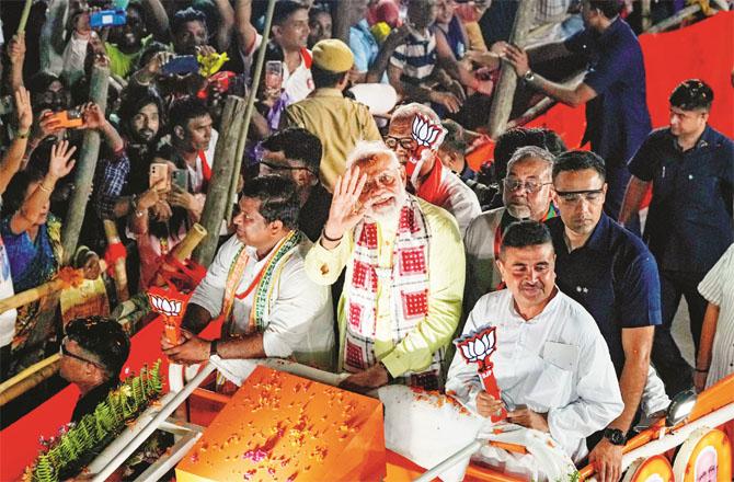 Prime Minister Narendra Modi`s road show in Kolkata. Photo: PTI