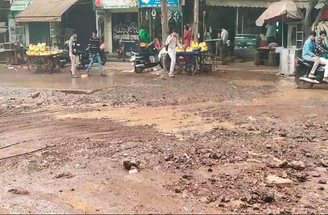 The sudden downpour took everyone by surprise, while the strong winds also caused tree falls in many places. Photo: Inquilab