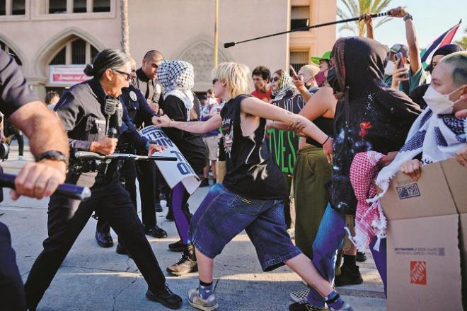 US police are dispersing pro-Palestinian students. Photo: AP/PTI