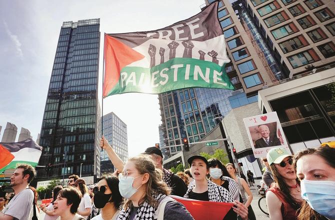 A photo of a demonstration against Israeli attacks in Boston, USA. Photo: INN.