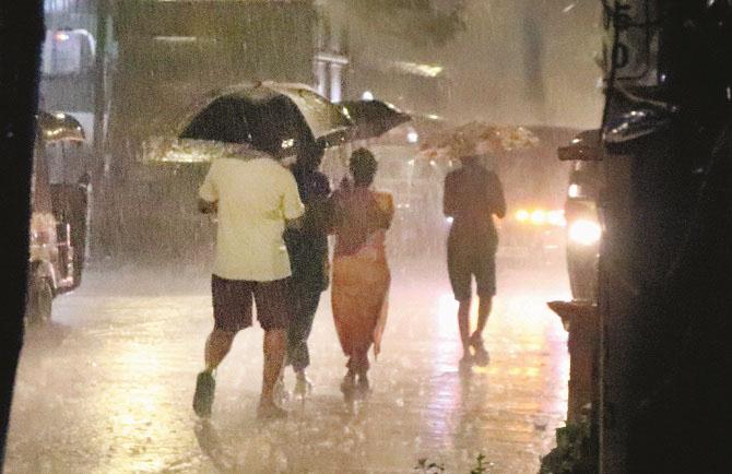 During the heavy rains in Goregaon, roads are passing. Photo: Anurag Ahir