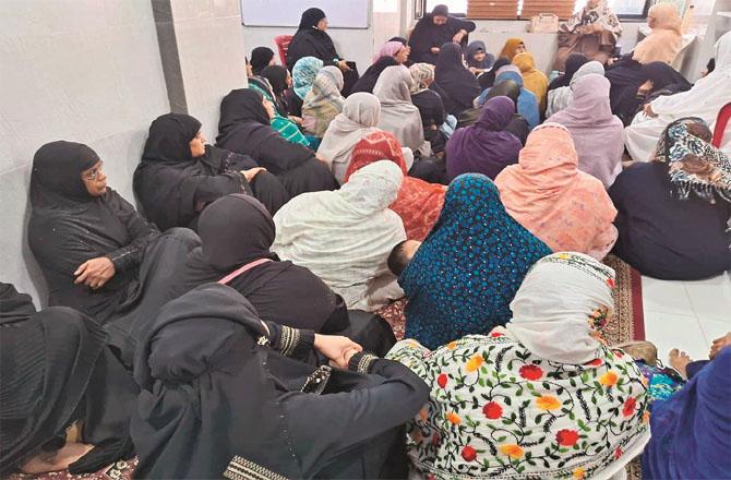 Scene of women`s meeting at Miraroad regarding voting. Photo: Inquilab