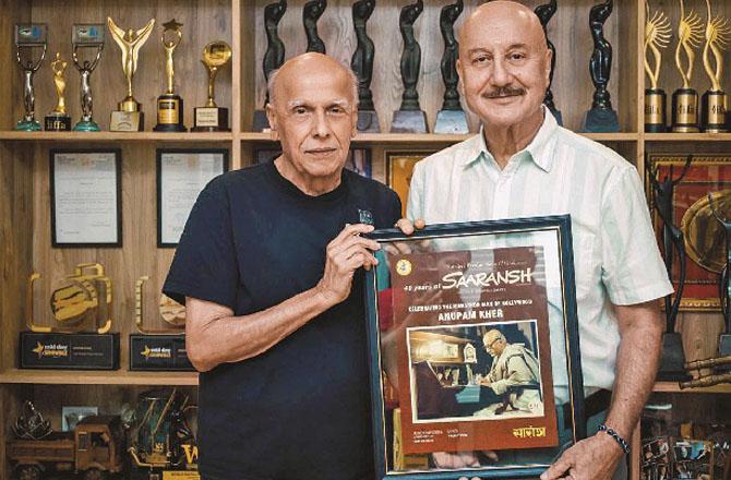 Anupam Kher can be seen accepting a gift from Mahesh Bhatt. Photo: INN