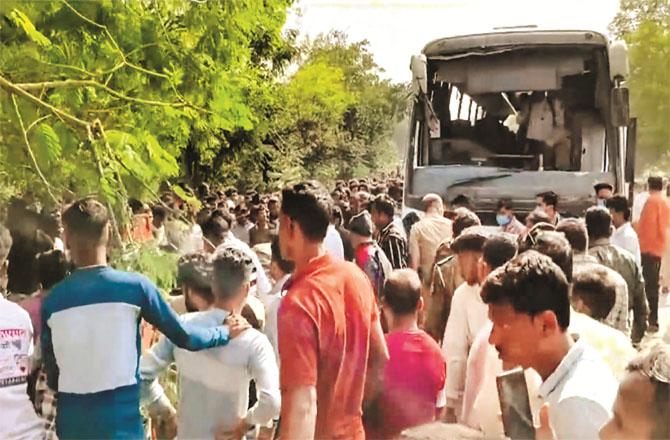 Local residents helped pull out the injured passengers. Photo: PTI