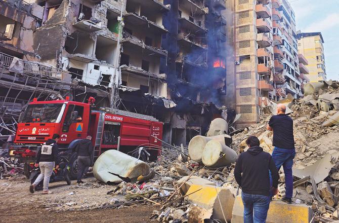 Firefighters put out a fire caused by an Israeli bombardment in Beirut. Photo: INN.