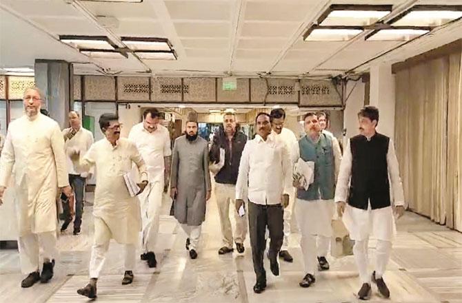 In the picture below, JPC opposition members Imran Masood, Sanjay Singh, D Raja, Kalyan Banerjee, Mohibullah Qasmi, Arvind Sawant and Asaduddin Owaisi can be seen. (Photo: PTI)