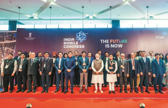 Prime Minister Modi along with delegates from other countries on the occasion of the inauguration of Indian Mobile Congress and WTSA. Photo: PTI