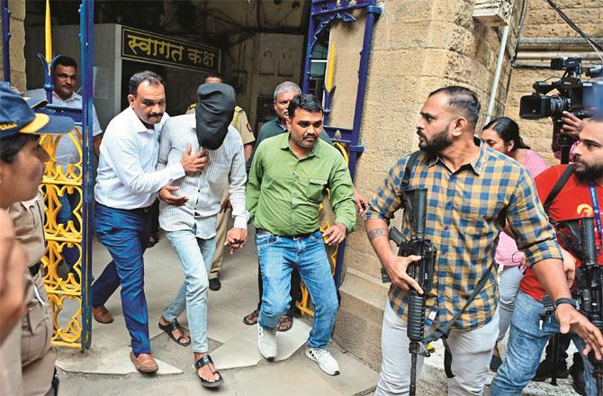 Praveen Lonkar being taken to the police court