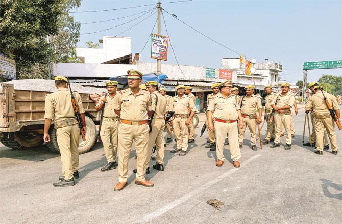 On Friday, the police were deployed in the riot-hit area of ​​Bahraich in a similar manner. (Photo: PTI)