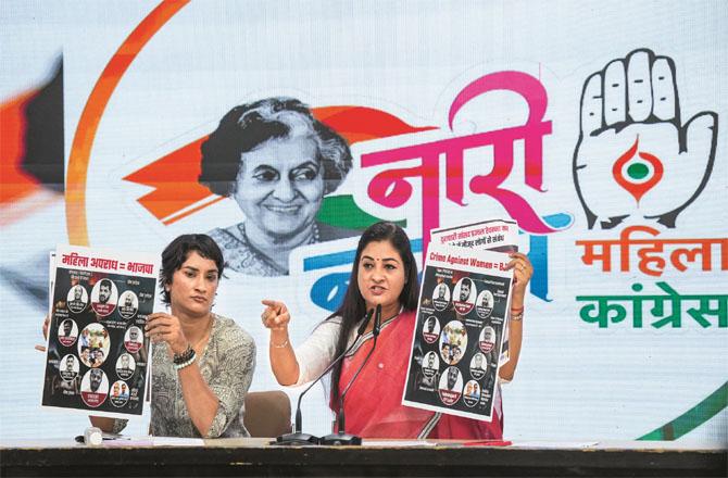 Alka Lamba and Arunesh Phogat during the press conference.(PTI)