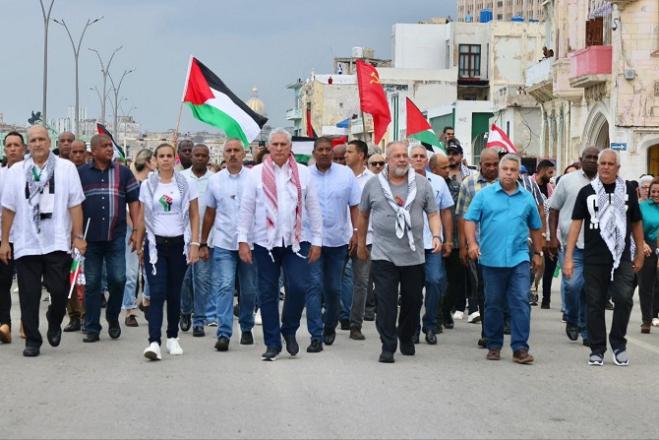 Protesters can be seen led by the president. Photo : X