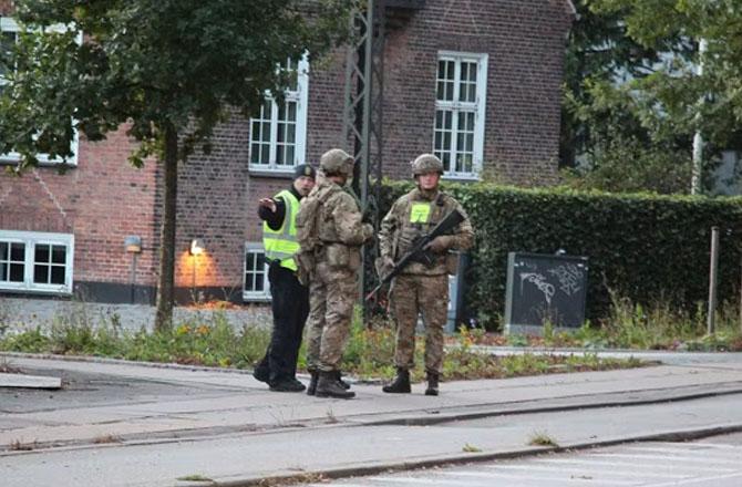 Military personnel can be seen stationed near the embassy. Photo: X