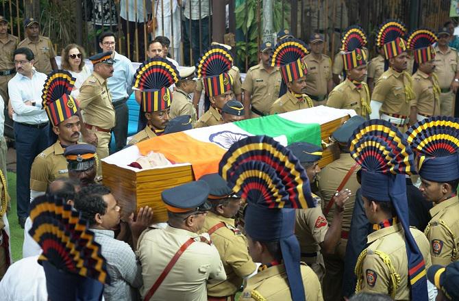 Ratan Tata being cremated with full official honors. Photo: Inquilab, Aditi Harlakar