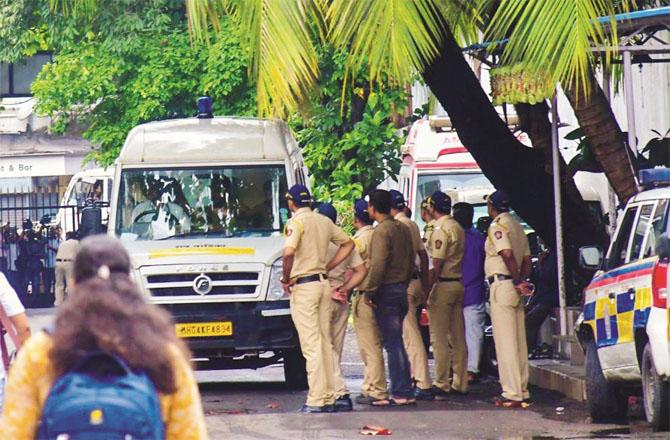 The body of Akshay Shinde, who was killed in an encounter on Monday, was brought to JJ Hospital for post-mortem on Tuesday. Photo: PTI