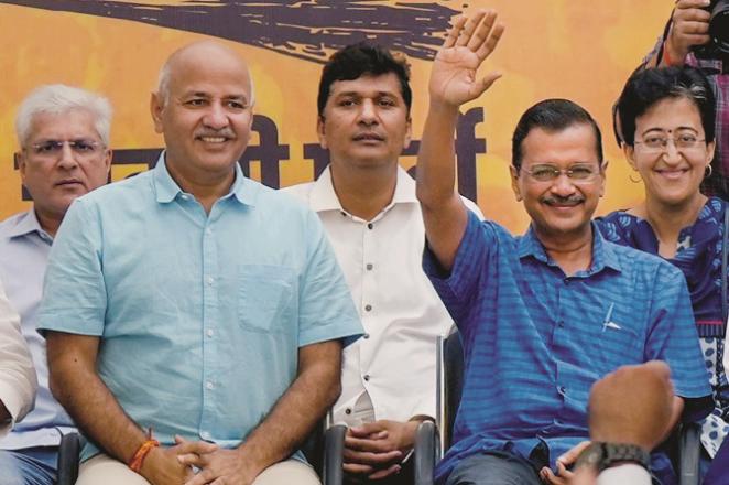 In a meeting of AAP workers, Chief Minister Kejriwal, Manish Sisodia, Atesh Singh and others. Photo: PTI