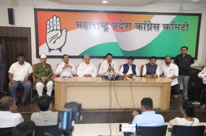 Pawan Khera, Nana Patole, Shahu Maharaj, Arif Naseem Khan and others can be seen at the press conference. Photo: INN