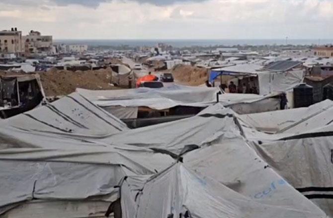 The condition of tents can be seen in Gaza during the rain. Photo: X