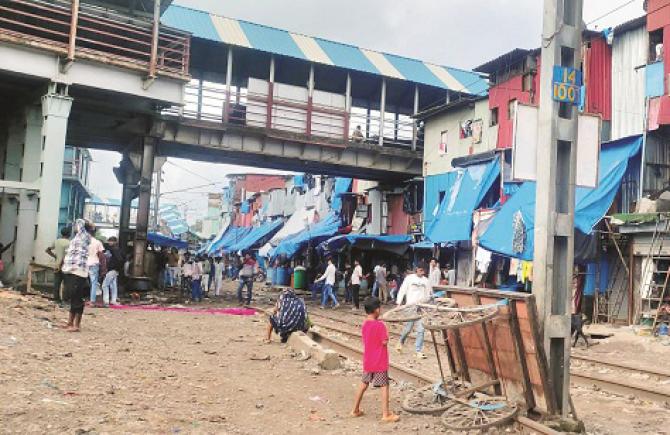 In the image below, the Gharib Nagar slum can be seen very close to the Western Railway track in Bandra (East). Photo: INN