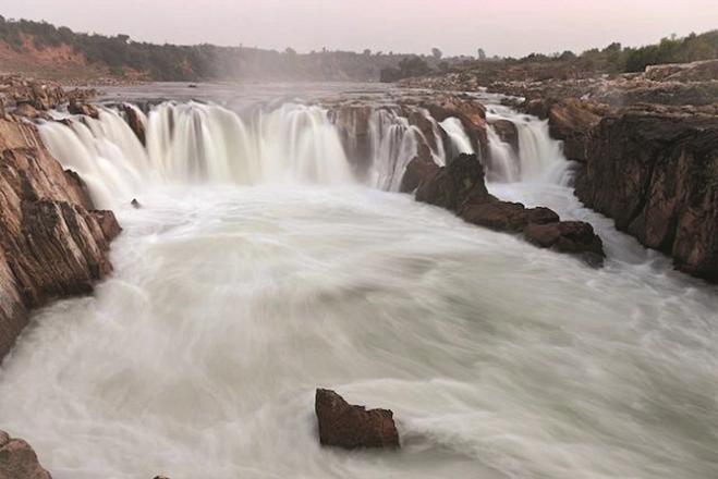 Waterfall of Jabalpur can be seen. Photo: INN