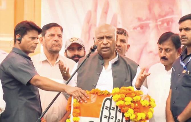 Mallikarjan Kharge during the election campaign. Photo: INN