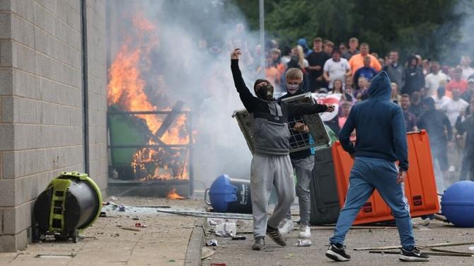 A scene from Britain`s anti-Muslim riots. Photo INN