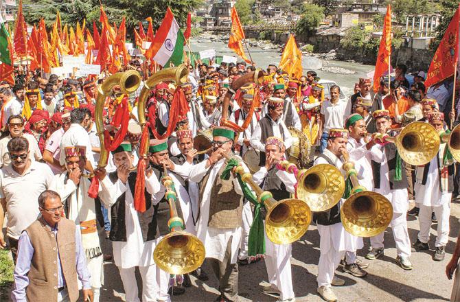 In Kullu, local saffron extremist elements protested against the Jamia Masjid in a unique manner. Photo: PTI