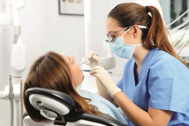 A periodontist specializes in treating the gums. Photo: INN