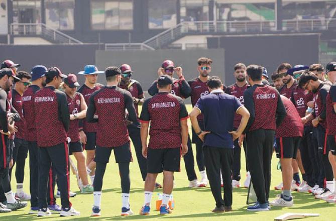 Afghan team players strategizing on the field. Photo: INN