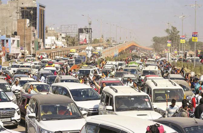 There is traffic jam on all seven highways leading to Allahabad, the worst situation is on the highway coming from Madhya Pradesh.