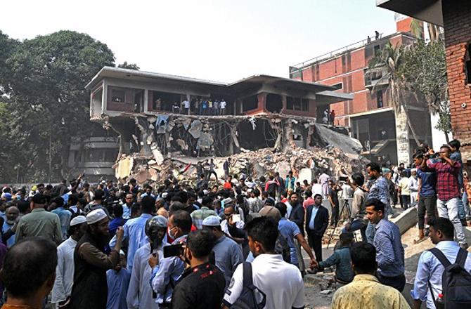 Onlookers gather after protesters attacked Sheikh Mujibur Rahman`s residence and museum. Photo: INN.