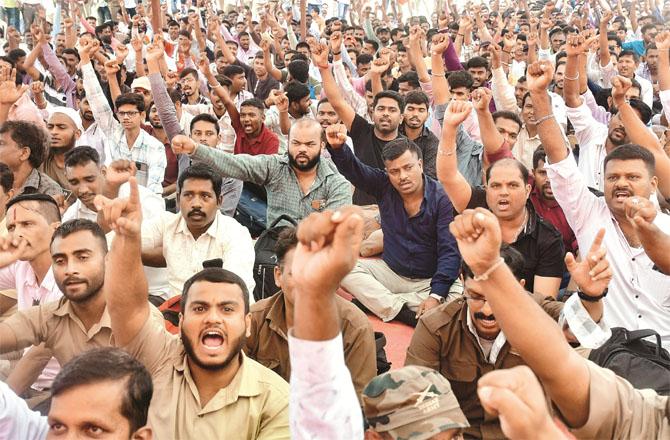 Drivers of wet lease buses protesting at Azad Maidan. Photo: PTI