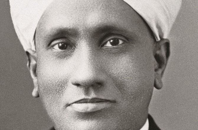 سی وی رمن (C. V. Raman) ہندوستانی ماہر طبعیات تھے جنہیں لائٹ اسکریٹرنگ کی فیلڈ میں ان کے کام کیلئے جانا جاتاہے۔ ۱۹۳۰ء میں انہیں طبیعات کا نوبیل انعام تفویض کیا گیا تھا۔