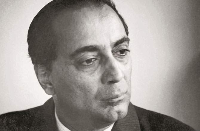 ہومی جے بھابھا (Homi J. Bhabha) ہندوستانی نیوکلیائی طبعیات اور &rsquo;&rsquo;فادر آف دی انڈین نیوکلیئر پروگرام&lsquo;&lsquo; تھے۔ یہ ٹاٹا انسٹی ٹیوٹ آف فنڈا مینٹل ریسرچ کے ڈائریکٹراور پروفیسر تھے۔