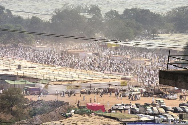 Three-day Tablighi Jamaat in Kharghar ended with heartfelt prayers on Sunday evening. Thousands of Muslims participated in the gathering. Huge crowd can be seen in the picture. Picture: Inquilab