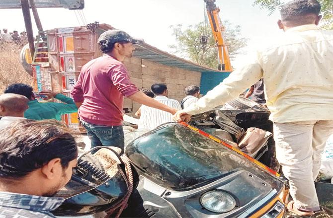 The condition of the rickshaw that was involved in the accident can be seen.