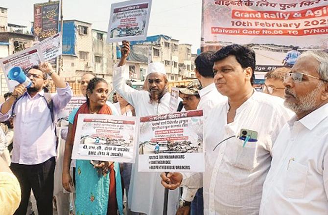 A rally was taken out from Malvani Gate No. 6 in which a large number of locals participated. Photo: INN.